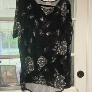 Black and white pattern top